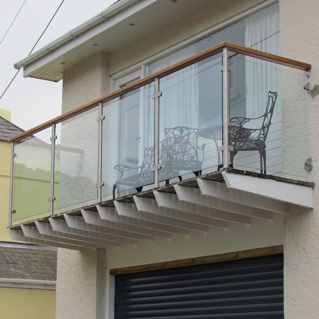 Wood And Glass Staircase Railing